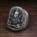 Bague Acier Ganesh: Style Unique!