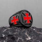 Bague Chevalière Homme Croix Rouge Ancrée En Acier Inoxydable