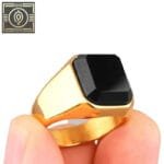 Bague Chevalière Homme En Acier: Face Carrée Noire - Or / 54.4 Mm