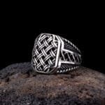 Bague Chevalière Homme En Argent Avec Face Rectangulaire Ornée