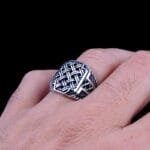 Bague Chevalière Homme En Argent Avec Face Rectangulaire Ornée