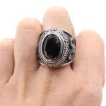 Bague Chevalière œil D’horus: Pierre Noire Artificielle