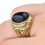 Bague Chevalière Or Ornée D’une Pierre D’onyx