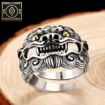bague chevaliere unique porte bonheur et protection redimensionnable roas400 257 1