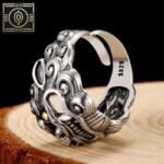 bague chevaliere unique porte bonheur et protection redimensionnable roas400 746 1