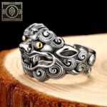 bague chevaliere unique porte bonheur et protection redimensionnable roas400 768 1