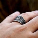 Bague Chevalière Viking: Bijou élégant Pour Les Passionnés De La Mythologie