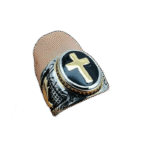 bague croix fond noir elegance audacieuse roas250 962 1