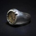 bague en acier inoxydable avec gravure de labyrinthe grec roas250 530 1