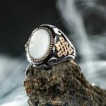 bague en argent avec pierre nacree blanche un chef doeuvre vintage roas400 751 1