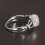 bague en argent femme avec pierre de lune ovale roas300 257 1