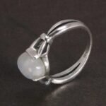 bague en argent femme avec pierre de lune ovale roas300 494 1