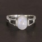bague en argent femme avec pierre de lune ovale roas300 631 1