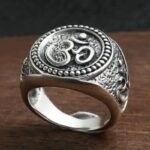 bague en argent homme motif om bouddhiste roas400 621 1