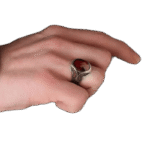 bague grosse pierre rouge elegance audacieuse roas300 555 1