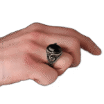 bague homme pierre noire serpent style audacieux et sophistique roas300 569 1