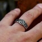 bague noeud de la trinite en acier inoxydable resistance et symbolisme roas200 182 1