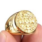 bague saint benoit en acier inoxydable valeurs religieuses or roas200 421 1