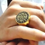 bague saint benoit en acier inoxydable valeurs religieuses or roas200 627 1