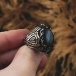 Chevalière Labradorite Bleue: élégance Mystique & Style Unique